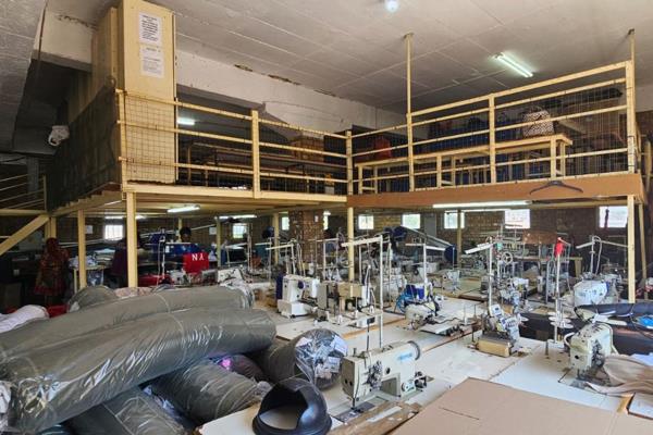 Industrial Warehouse To Let in Chatsworth 1,210m&#178;

Welcome to your next industrial venture! This spacious warehouse offers prime ...