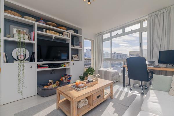 ON-SHOW: View by appointment.
Contact agent to view the Show day.

Discover coastal living at its finest in this one-bedroom ...