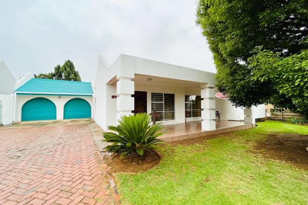 This property welcomes you with a lush front garden and patio area, perfect for morning coffee&#39;s or watching the sunset.

This ...