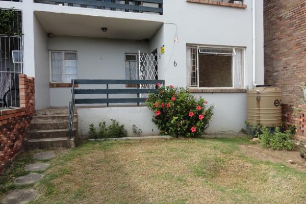 Welcome this two bedroom apartment consisting of a lounge, open plan kitchen with BIC, dining area and a bathroom. It also has a garage ...