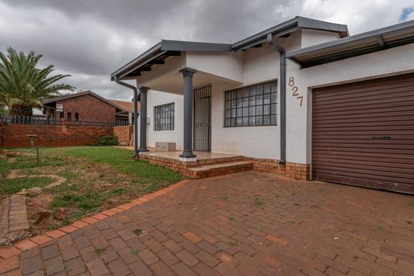 This free-standing home in Lenasia South offers comfortable living with its spacious ...