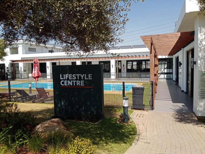 2 Bedroom Apartment / flat for sale in Greenstone Ridge - P24-114203776
