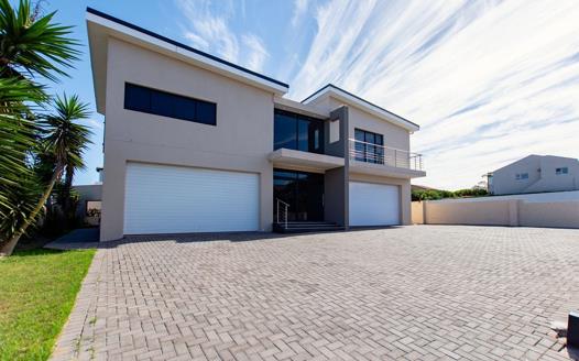 4 Bedroom House for sale in Myburgh Park