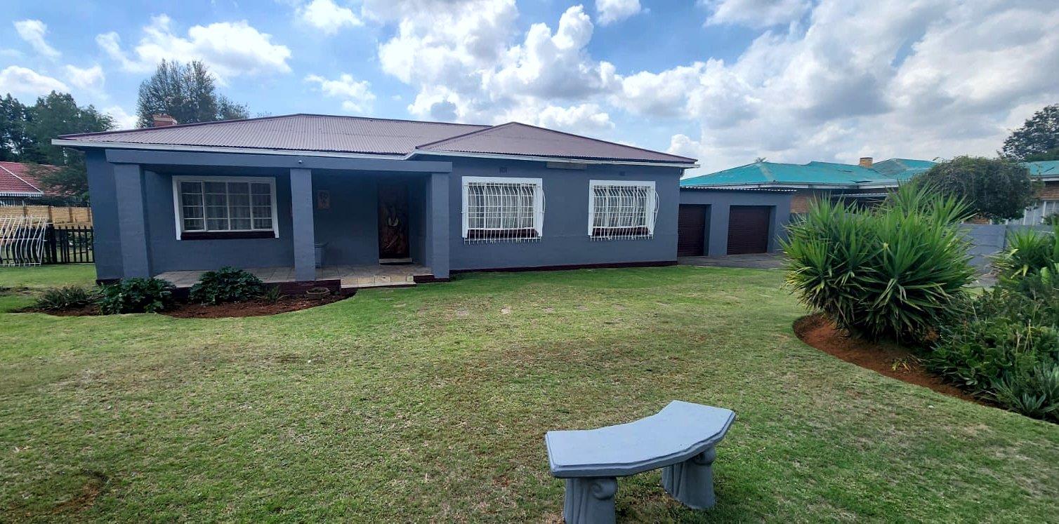 3 Bedroom House for sale in Strubenvale P24114205587