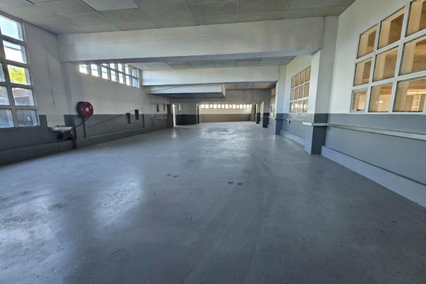 Unlock the potential of your business with this expansive warehouse space available to let in the bustling Phoenix Industrial area. ...