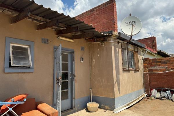 Investment opportunity in La Rochelle Johannesburg.
This low maintenance property converted into rooms to let offers 4 well sized ...