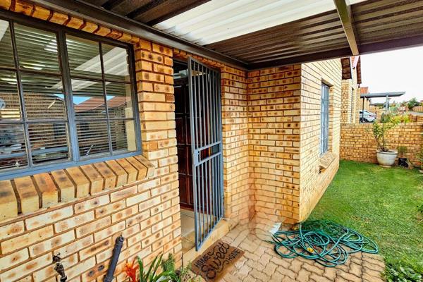 This townhouse has so much to offer you.
From 24/7 patrolling security to well maintained gardens and CCTV monitoring.

The home ...