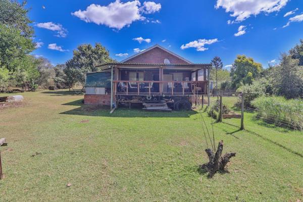 This 3 bedroom house with 2 bathrooms, a lounge, kitchen and covered deck is situated on 2 hectares (20 000square metres) of level ...
