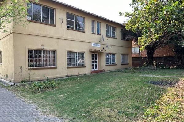 This 1,500m2 property in the heart of Florida offers a rare and rewarding opportunity for serious investors or developers. With four ...