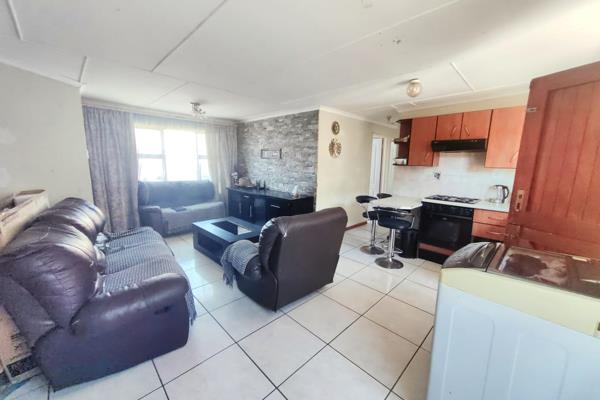 Luthando Gxashe Properties presents to you this beautiful home in Amalinda! This cosy 3-bedroom residence offers comfortable living ...