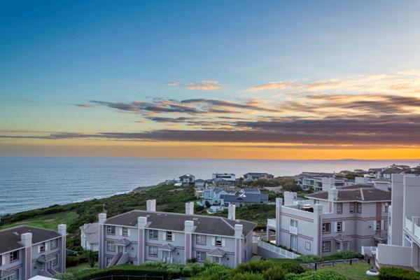 |Exclusive Mandate|

Introducing the epitome of coastal luxury living at Pinnacle Point. Newly renovated 4-bedroom penthouse villa with ...