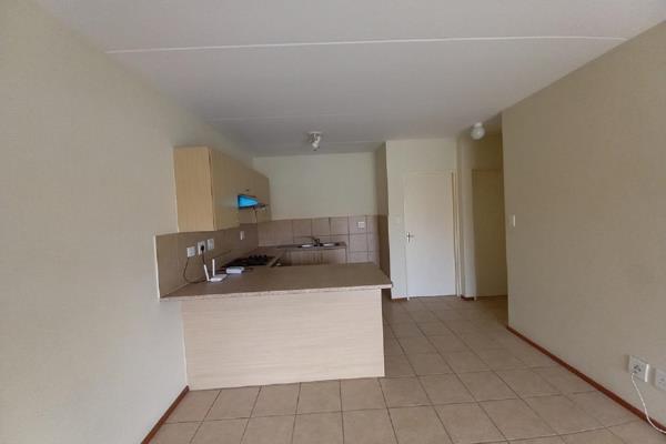 This 2 bedroom, 1 bathroom, ground floor apartment is ideally located around North Riding, and within close proximity to Fourways and ...