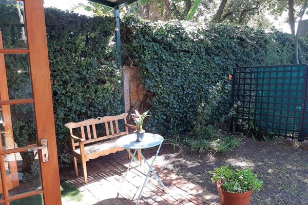 Detached Garden Cottage with private garden
R 6 500pm UNFURNISHED  includes uncapped WIFI excludes prepaid Electricity, water and gas. ...