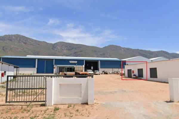 Bussiness or Storage space to let in Piketberg Industrial area.  Rent is R3780 per month including water, Pre-paid electricity.  ...