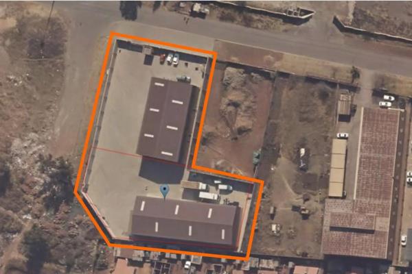 Specifications 
2X 450 SQM factories TOTAL 900 SQM (6m eves)
50 sqm  Change &amp; Bath ...