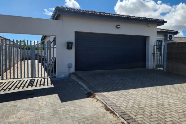 3 Bedroom with bic, Modern bathroom and En-suite, Big Lounge, Dining area with sliding door onto entertaining pool area. Nice size ...