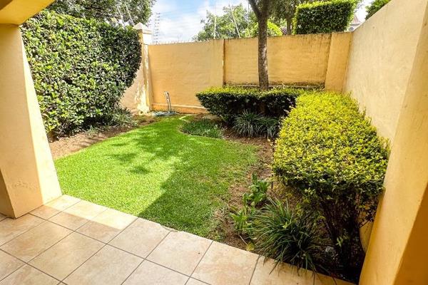 This unique studio apartment offers a completely enclosed private garden. 
Perfect for ...