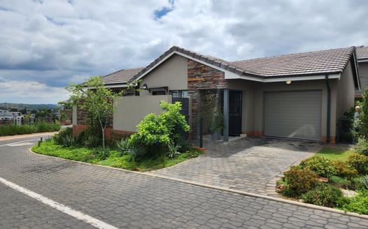 2 Bedroom House for sale in Waterkloof Ridge