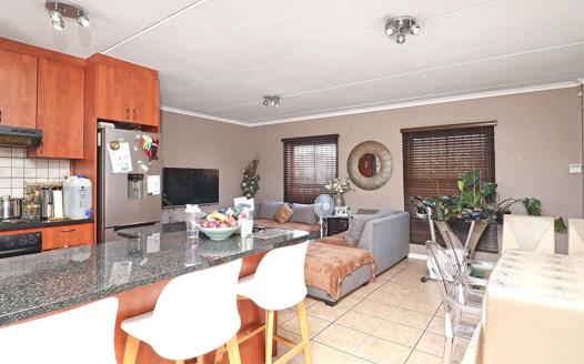 3 Bedroom Townhouse for sale in Bothasig