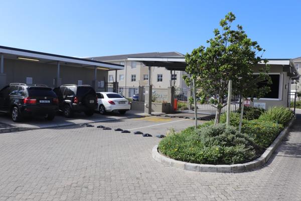 2 Bedroom Apartment  in Muizenberg , 
Open plan kitchen and dining area 
Dune Crest ...