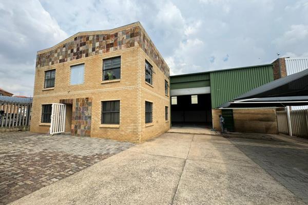 This upmarket stand-alone facility is spacious and offers a 300m2 warehouse and a double ...