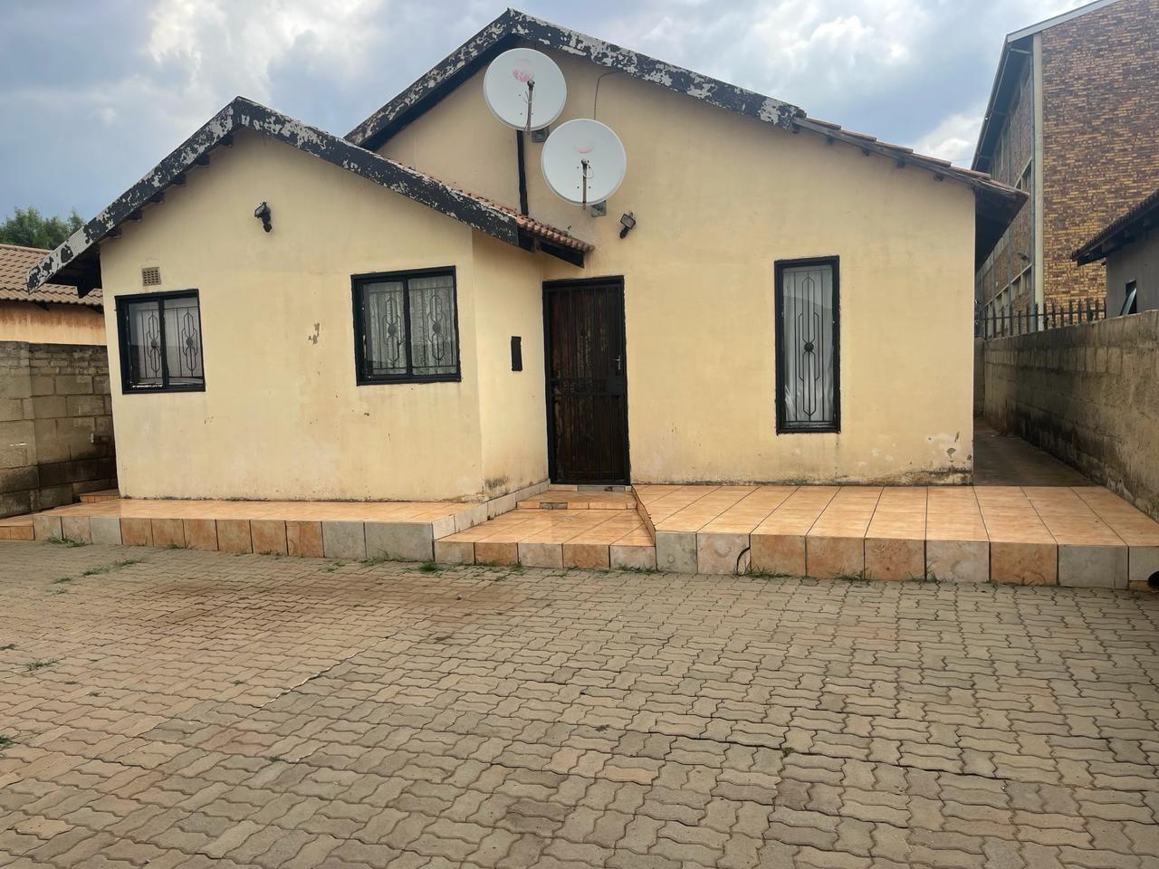 2 Bedroom House for sale in Katlehong South P24114220694