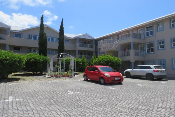 Set in a secure complex this apartment is ideal for any couple or single person for that ...