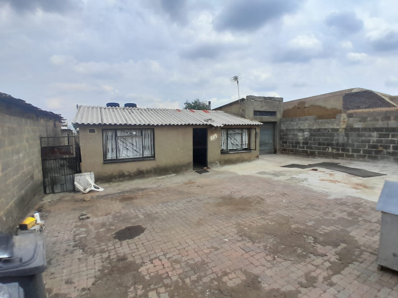 Meadowlands West Property Property and houses for sale in Meadowlands West