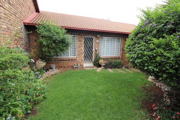 This charming face brick simplex unit is the perfect opportunity for you. 

Boasting 2 tiled bedrooms complete with built-in cupboards ...