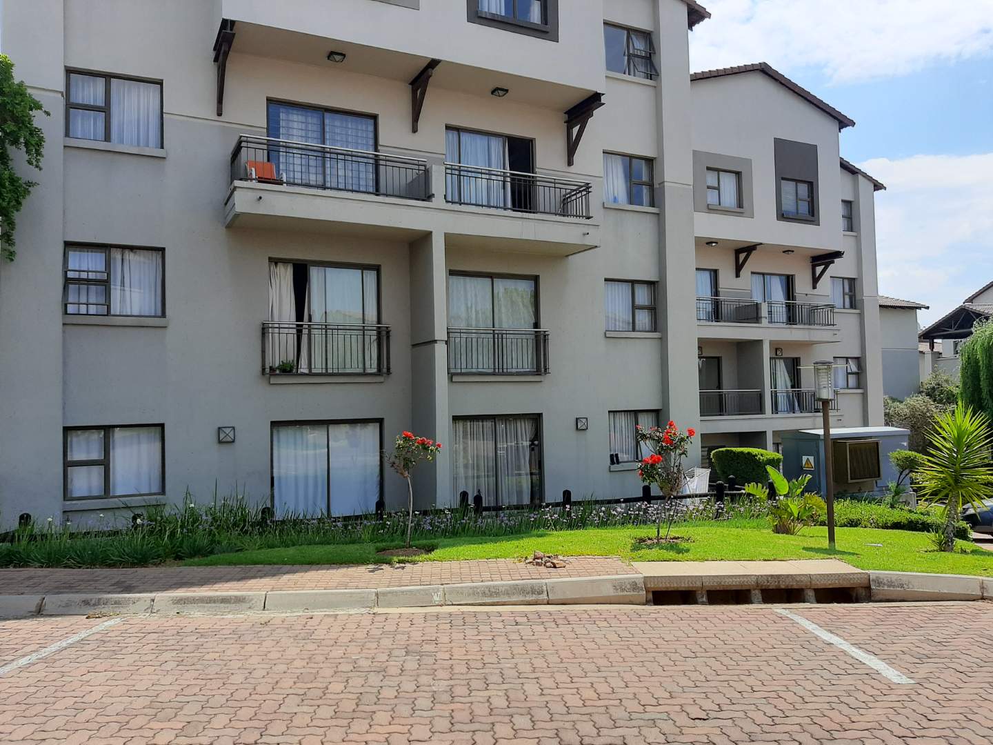 2 Bedroom Apartment / flat for sale in Sunninghill 31 Leeuwkop Road
