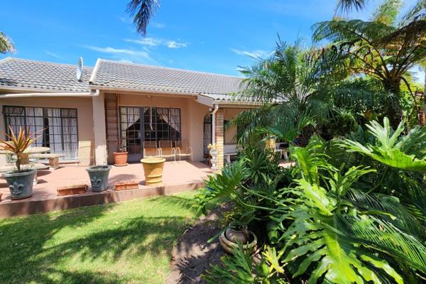 3 Bedroom Oasis In Aston Bay with Jacuzzi 

Welcome to this charming 3-bedroom, 2-bathroom face-brick house nestled in the ...