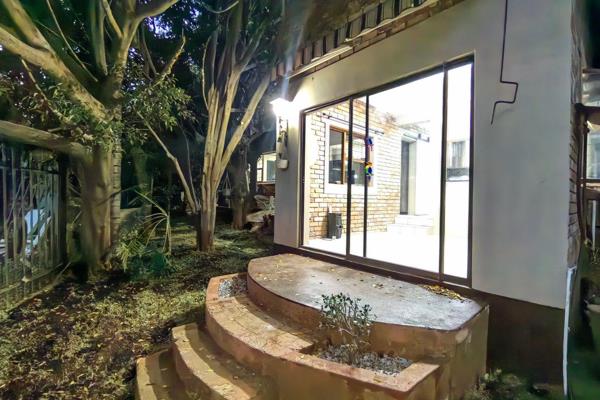 Stunning newly renovated 1 Bedroom Cottage to let in Mountain View, 
Property is situated right across Bergsig Primary School, close to ...