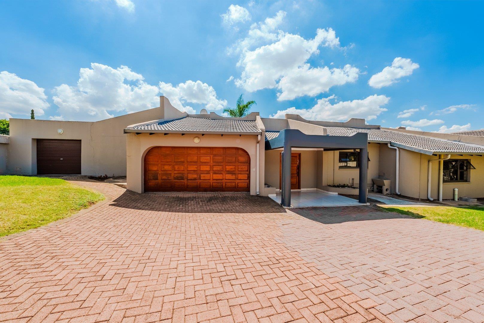 4 Bedroom House for sale in Glenvista P24114226123