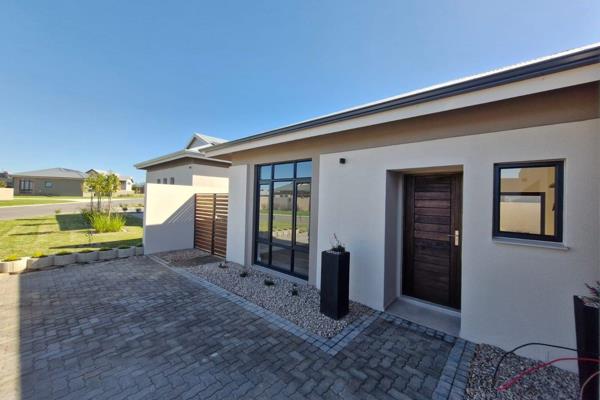 Available 1 March

Pet friendly (considered by HOA)

Newly built and perfectly located property, close to the Garden Route mall and ...