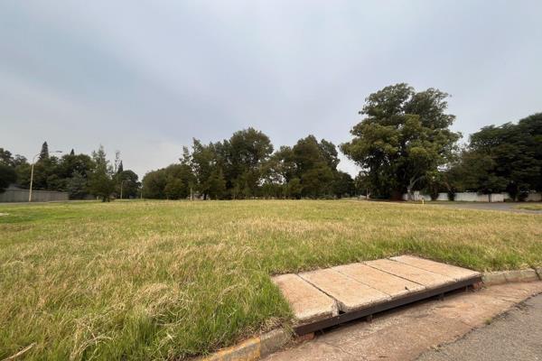 This huge stand measuring 31 481m2 is on the market!!

Perfect for development, this property is zoned RESIDENTIAL 4, which may be ...