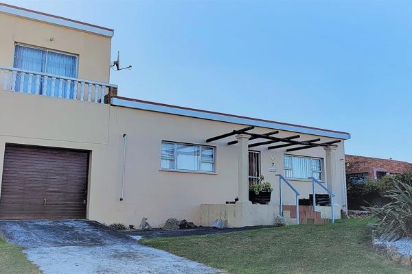 Hurry up, this three-bedroom house in Franskraal, only 700m from the sea won’t last long ...