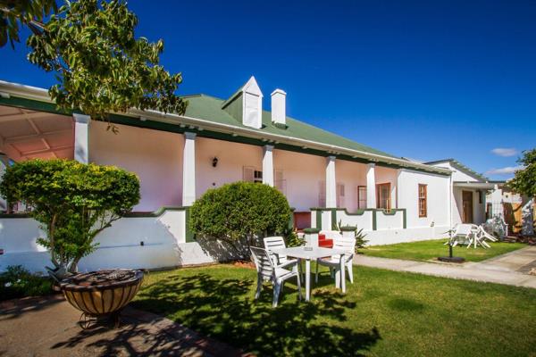 This Bed &amp; Breakfast is situated in the center of Oudtshoorn on the popular Cape Route 62.  A few minutes (safe) walk to all ...