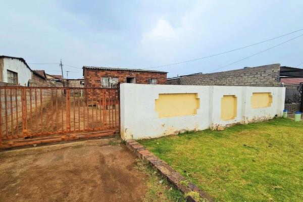 Two bedroom for sale in Atteridgeville

* Easy access to public transport, buses and train.
* Spacious yard 
* Ownership document ...