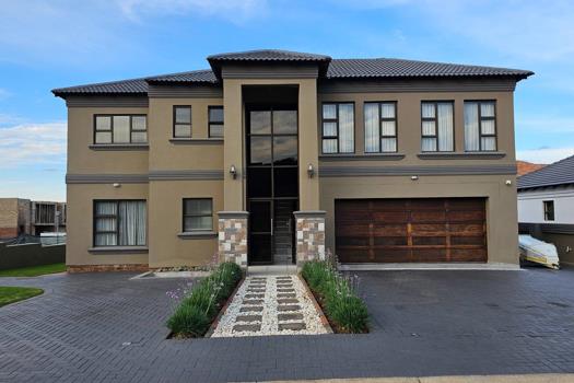 5 Bedroom House for sale in Woodhill Estate