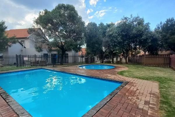 To Let!
Two bedroom apartment to rent in complex within security estate in Centurion.
This lovely unit offers 2 bedrooms, 1 full ...