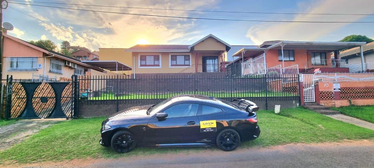 3 Bedroom House for sale in Mobeni Heights P24114230524