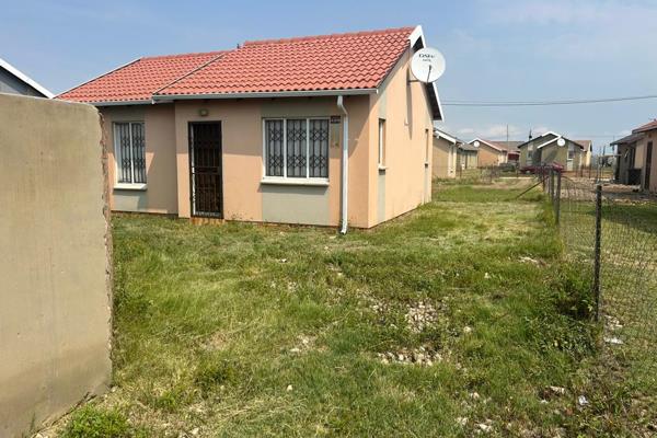 A 2 bedrooms house in a sought Area of Savanna City in walkerville

This property is closed to Curro School.
Consist of 2 bedrooms ...