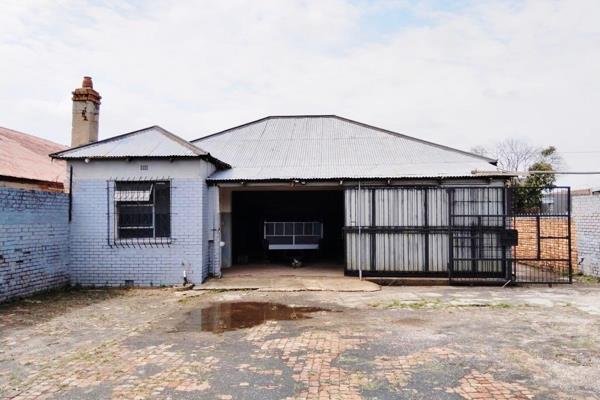 Situated on main road with excellent street frontage.

* Large 110 Sqm workshop.

* 24 Sqm office space in the front facing the ...