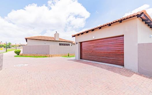2 Bedroom Townhouse for sale in Thatchfield Estate