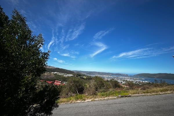 Discover the perfect canvas for your dream home in the enchanting Knysna Heights. This ...