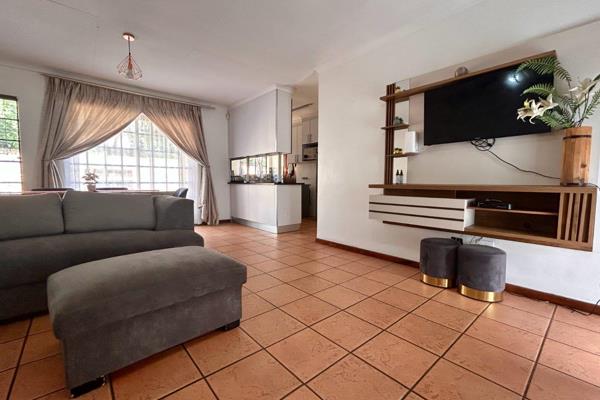 Main House Features:
Spacious open plan living area with sliding door opening onto garden and swimming pool.
Modern kitchen with ...