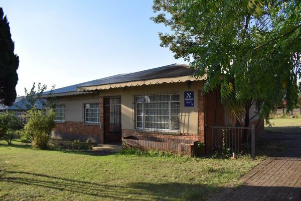 Rooms:  Great business opportunity !!!

Situated in Witbank in the suburb of Witbank Ext 05 Close to all amenities, this 4 bedroom ...