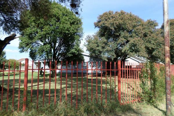 Spacious 3 Bedroom , home for sale in Ventersdorp
Situated in the sought off area in town.  Convenient location walking distance from ...