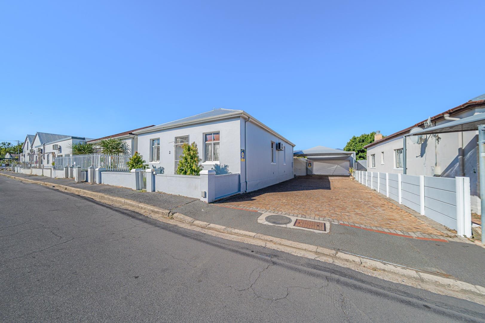 5 Bedroom House for sale in Paarl Central East 2a Moolman Street