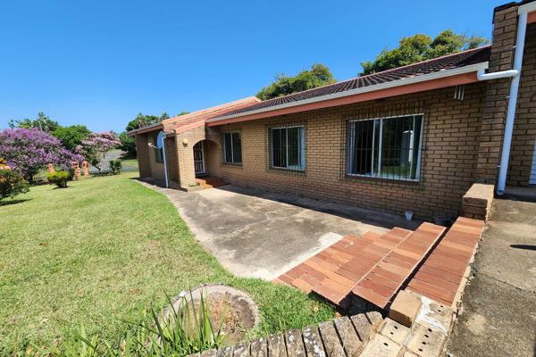 Welcome to this charming family home nestled in a serene neighbourhood of Ramsgate on the South Coast of KZN. This lovely property ...